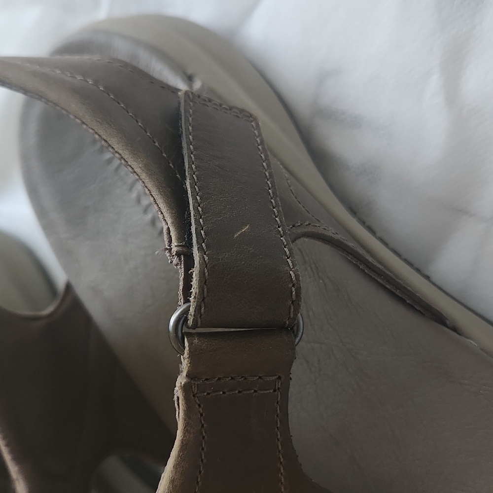 *SOLD*.NEW MERRELL | Tideriser Luna t-strap leather sandals brown sz 10 - Picture 2 of 4